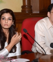 raveena-tandon-at-petas-dog-adoption-campaign-launch-clips-2