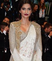 sonam-kapoor-attends-the-opening-ceremony-and-the-great-gatsby-premiere130516113837