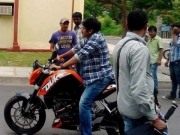 pawan-kalyans-cameraman-ganga-tho-rambabu-onlocation-stills-5