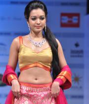 catherine-tresa-ramp-walk-photos-at-hyderabad-fashion-week-3