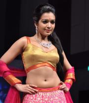 catherine-tresa-ramp-walk-photos-at-hyderabad-fashion-week-8