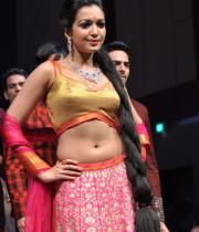 catherine-tresa-ramp-walk-photos-at-hyderabad-fashion-week-9