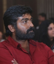 celebs-at-audi-ritz-icon-awards-2013-16