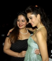 celebs-at-blenders-pride-fashion-tour-photos-_13_