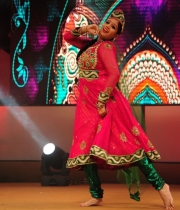 celebs-dance-performance-at-santosham-awards-function-4