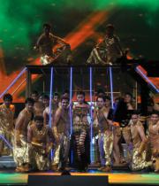 celebs-dance-performances-at-60th-filmfare-awards-14
