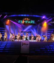 celebs-dance-performances-at-60th-filmfare-awards-15