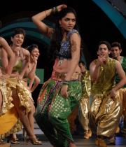 celebs-dance-performances-at-60th-filmfare-awards-19
