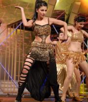 celebs-dance-performances-at-60th-filmfare-awards-4
