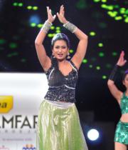 celebs-dance-performances-at-60th-filmfare-awards-6