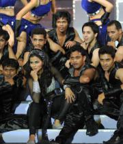 celebs-dance-performances-at-60th-filmfare-awards-8