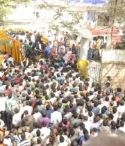 celebrities-pay-homage-to-uday-kiran-photos-11