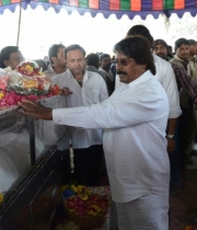 celebrities-pay-homage-to-uday-kiran-photos-123