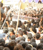 celebrities-pay-homage-to-uday-kiran-photos-26