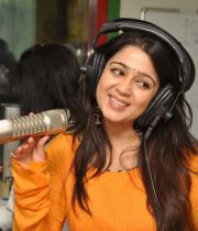 charmi-birthday-celebrations-at-98-3-radio-mirchi-fm-1