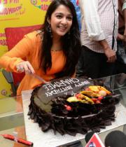 charmi-birthday-celebrations-at-98-3-radio-mirchi-fm-13