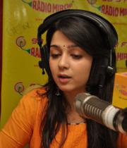 charmi-birthday-celebrations-at-98-3-radio-mirchi-fm-16