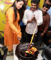charmi-birthday-celebrations-at-98-3-radio-mirchi-fm-17