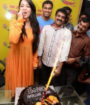 charmi-birthday-celebrations-at-98-3-radio-mirchi-fm-18