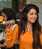 charmi-birthday-celebrations-at-98-3-radio-mirchi-fm-2