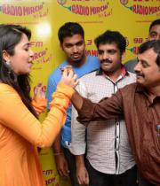 charmi-birthday-celebrations-at-98-3-radio-mirchi-fm-7