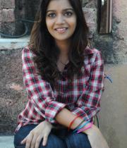 color-swathi-photos-in-jeans-10