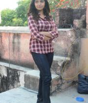 color-swathi-photos-in-jeans-12