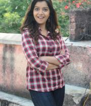 color-swathi-photos-in-jeans-13
