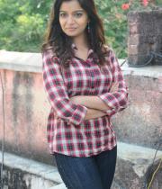 color-swathi-photos-in-jeans-14
