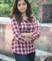 color-swathi-photos-in-jeans-16