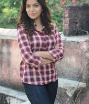 color-swathi-photos-in-jeans-18