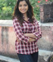 color-swathi-photos-in-jeans-19