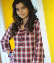 color-swathi-photos-in-jeans-27