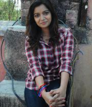 color-swathi-photos-in-jeans-5
