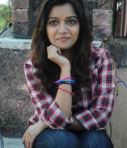 color-swathi-photos-in-jeans-9