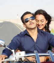 dabangg_2_movie_new_stills4
