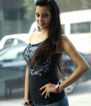 deeksha-panth-hot-stills-in-black-dress-10
