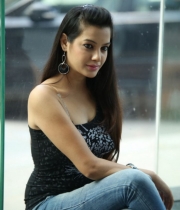 deeksha-panth-hot-stills-in-black-dress-18