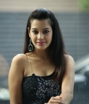 deeksha-panth-hot-stills-in-black-dress-19