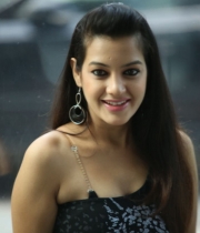 deeksha-panth-hot-stills-in-black-dress-2