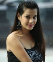 deeksha-panth-hot-stills-in-black-dress-32