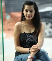 deeksha-panth-hot-stills-in-black-dress-8