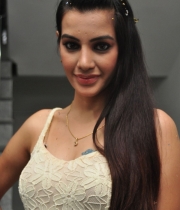 deeksha-panth-latest-stills-10