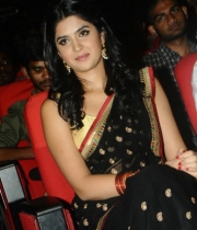 deeksha-seth-new-photo-gallery-10