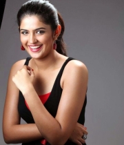 deeksha-seth-new-photo-gallery-13