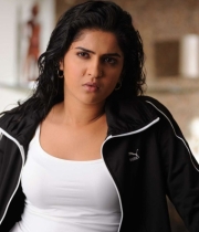 deeksha-seth-new-photo-gallery-15