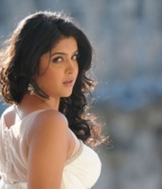 deeksha-seth-new-photo-gallery-22