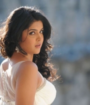 deeksha-seth-new-photo-gallery-33