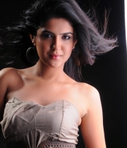 deeksha-seth-new-photo-gallery-39