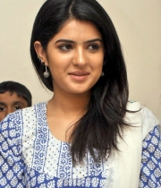 deeksha-seth-new-photo-gallery-4